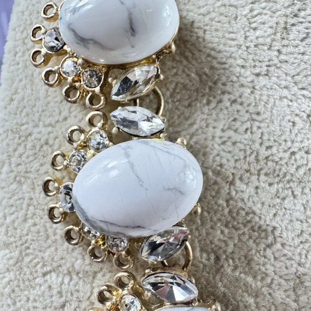 Elegant White Stones & Gemstones Inlaid In Gold Necklace - Picture 2 of 8